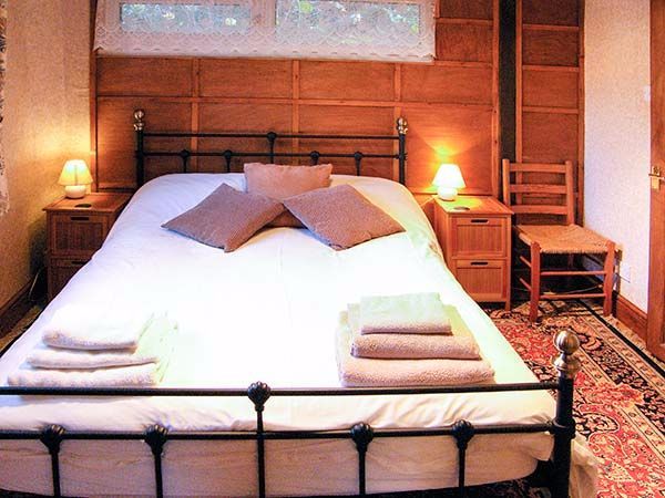 0197 Explore this cozy cabin – youll love the old fashioned fireplace smallhometours.com 6