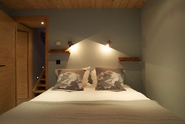 0198 This 6 bedroom ski lodge has a few secrets to really make your party swing smallhometours.com 17