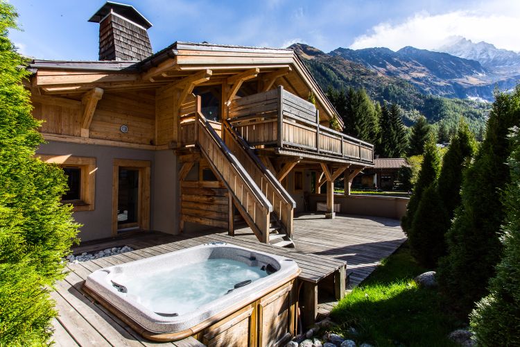 0198 This 6 bedroom ski lodge has a few secrets to really make your party swing smallhometours.com 19