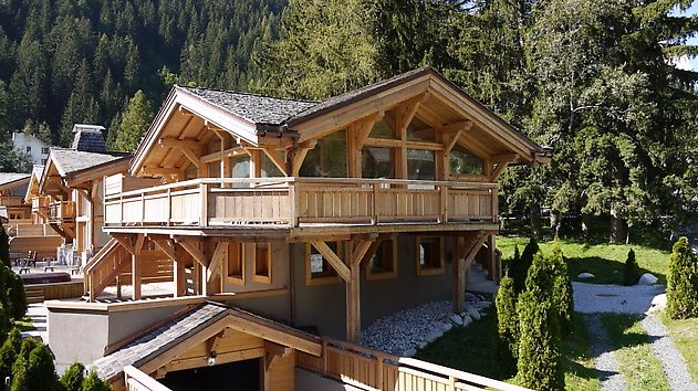 0198 This 6 bedroom ski lodge has a few secrets to really make your party swing smallhometours.com 23