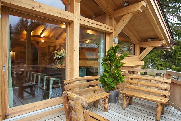 0198 This 6 bedroom ski lodge has a few secrets to really make your party swing smallhometours.com 6