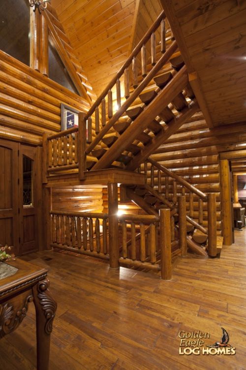 0199 Explore this beautifully lit timber frame home for a glimpse at a true rustic retreat smallhometours.com 4