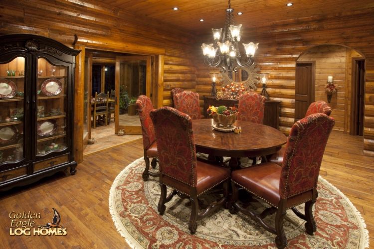 0199 Explore this beautifully lit timber frame home for a glimpse at a true rustic retreat smallhometours.com 8