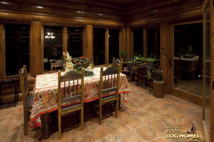 0199 Explore this beautifully lit timber frame home for a glimpse at a true rustic retreat smallhometours.com 9