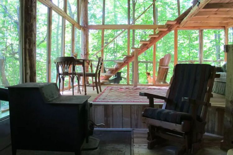 0200 Enjoy this woodland cabins fantastic views then turn toward its gorgeous interior design smallhometours.com 3