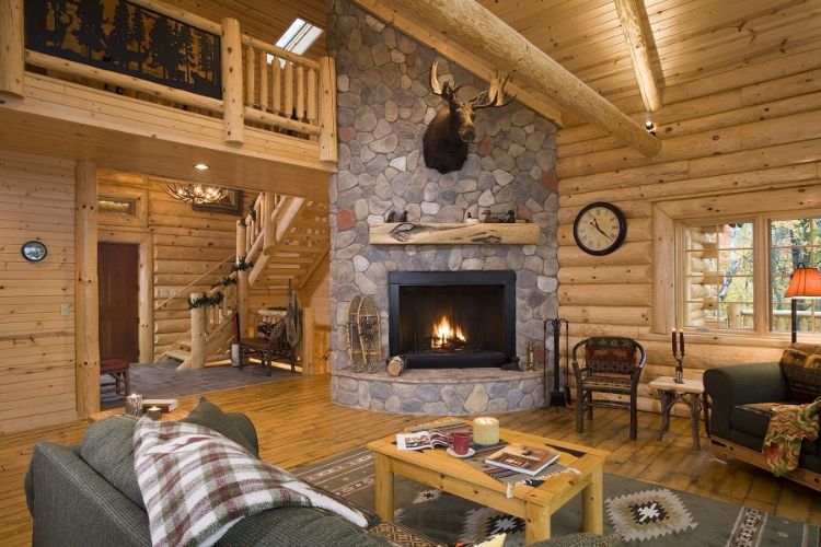 0201 Take a look around the Sawyer log home – it shows how to capture the best of a lakefront smallhometours.com 4