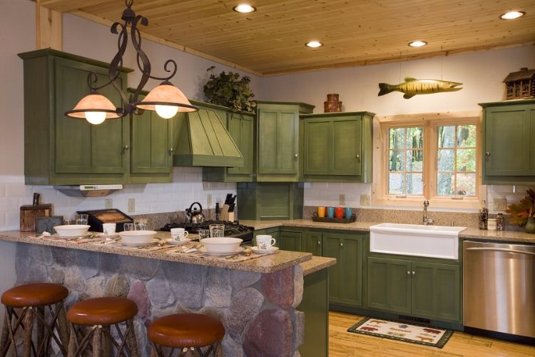 0201 Take a look around the Sawyer log home – it shows how to capture the best of a lakefront smallhometours.com 5