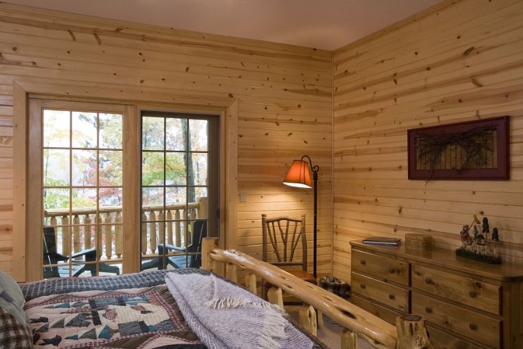 0201 Take a look around the Sawyer log home – it shows how to capture the best of a lakefront smallhometours.com 8
