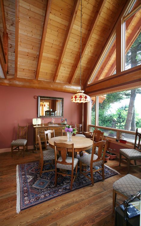 0202 Log homes entryway is gorgeous but the inside will excite any rustic home enthusiast smallhometours.com 6