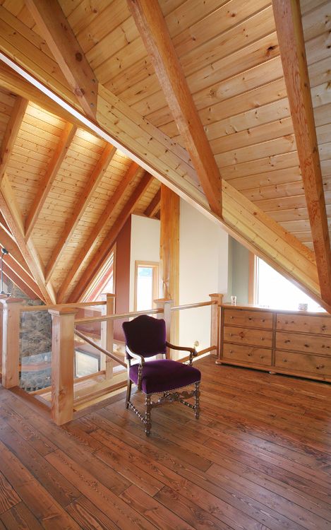 0202 Log homes entryway is gorgeous but the inside will excite any rustic home enthusiast smallhometours.com 7