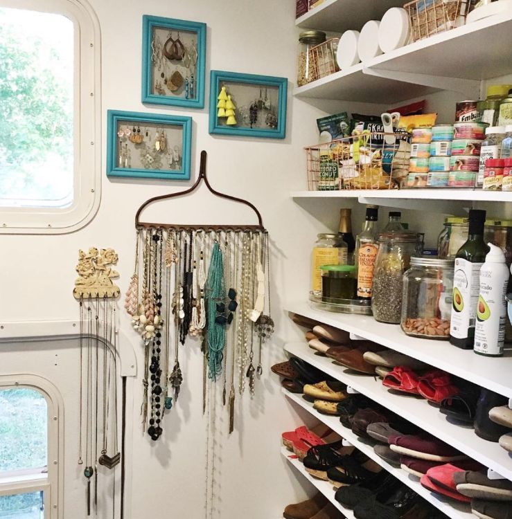 0204 Outdated Pilgrim trailer becomes a bright cozy home smallhometours.com 16