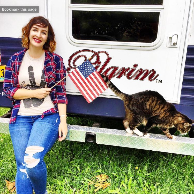 0204 Outdated Pilgrim trailer becomes a bright cozy home smallhometours.com 19