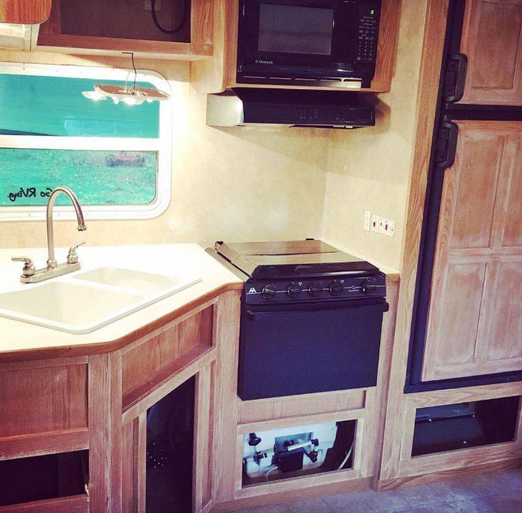 0204 Outdated Pilgrim trailer becomes a bright cozy home smallhometours.com 4