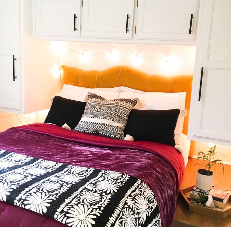 0204 Outdated Pilgrim trailer becomes a bright cozy home smallhometours.com 7