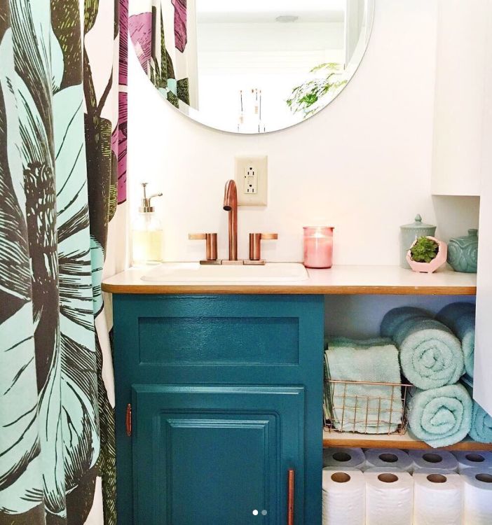 0204 Outdated Pilgrim trailer becomes a bright cozy home smallhometours.com 8