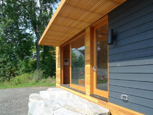 0220 Live completely off the grid with this unique park model – its got all the essentials smallhometours.com 2