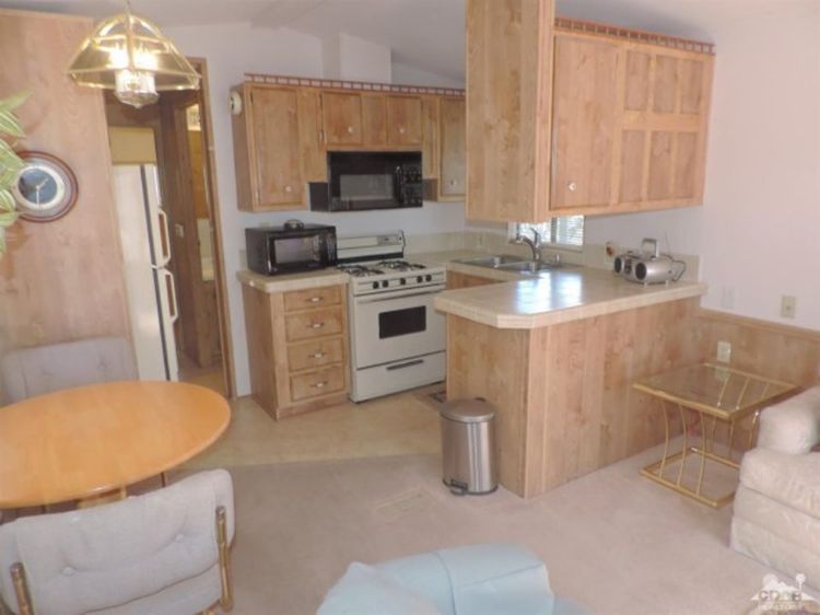 0226 See inside a peaceful park model with the most amazing family room smallhometours.com 4