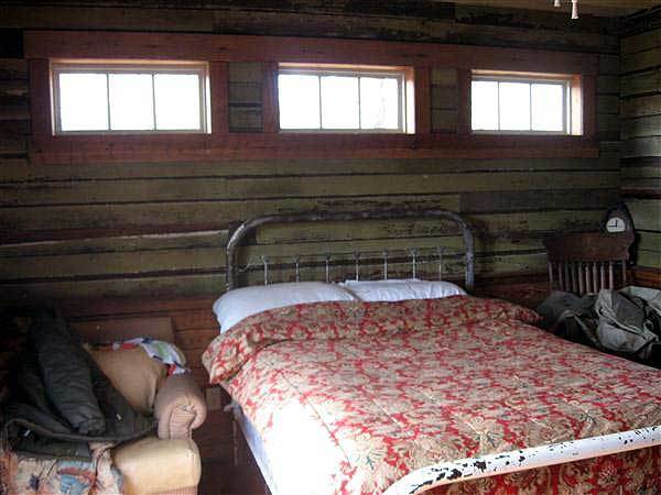 0358 two story 2 bedroom cabin retreat smallhometours 2