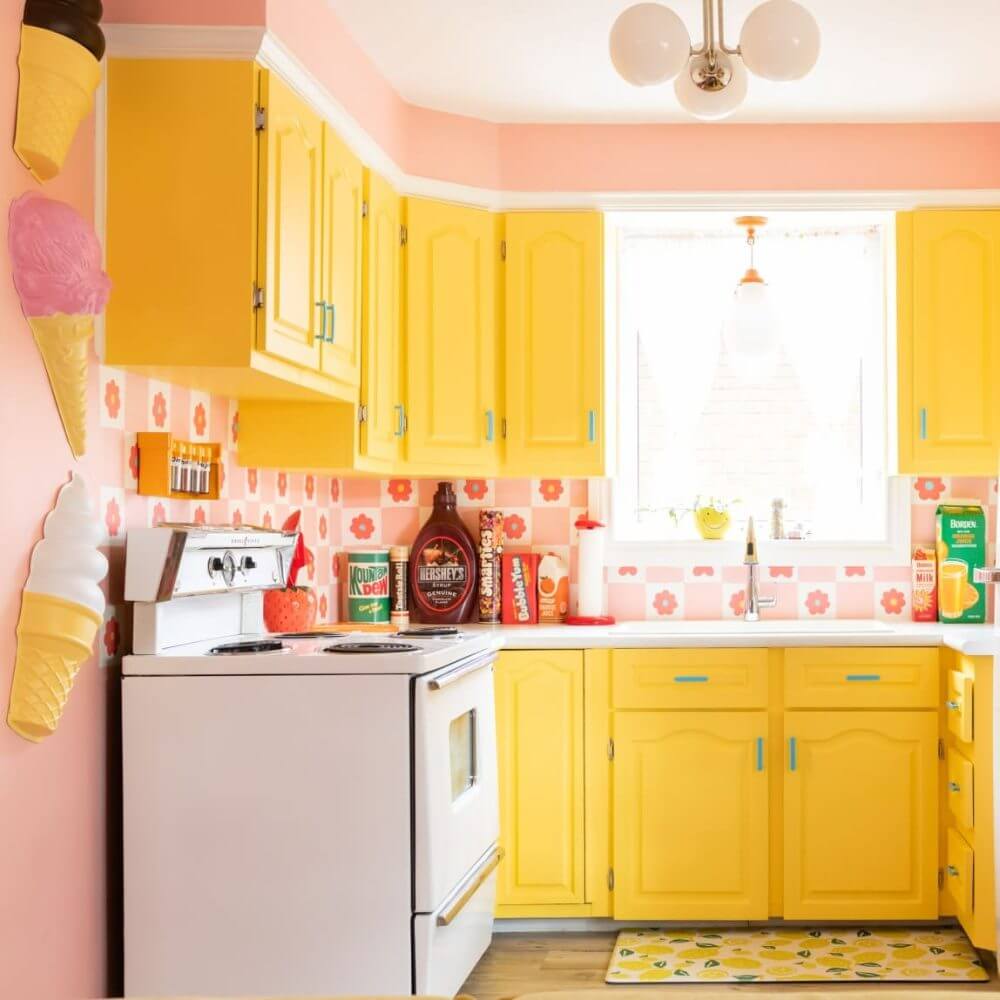 Kitschy Kitchen Ideas Eclectic Vintage Decor Inspiration With Cottage Farmhouse Aesthetic smallhometours.com 2