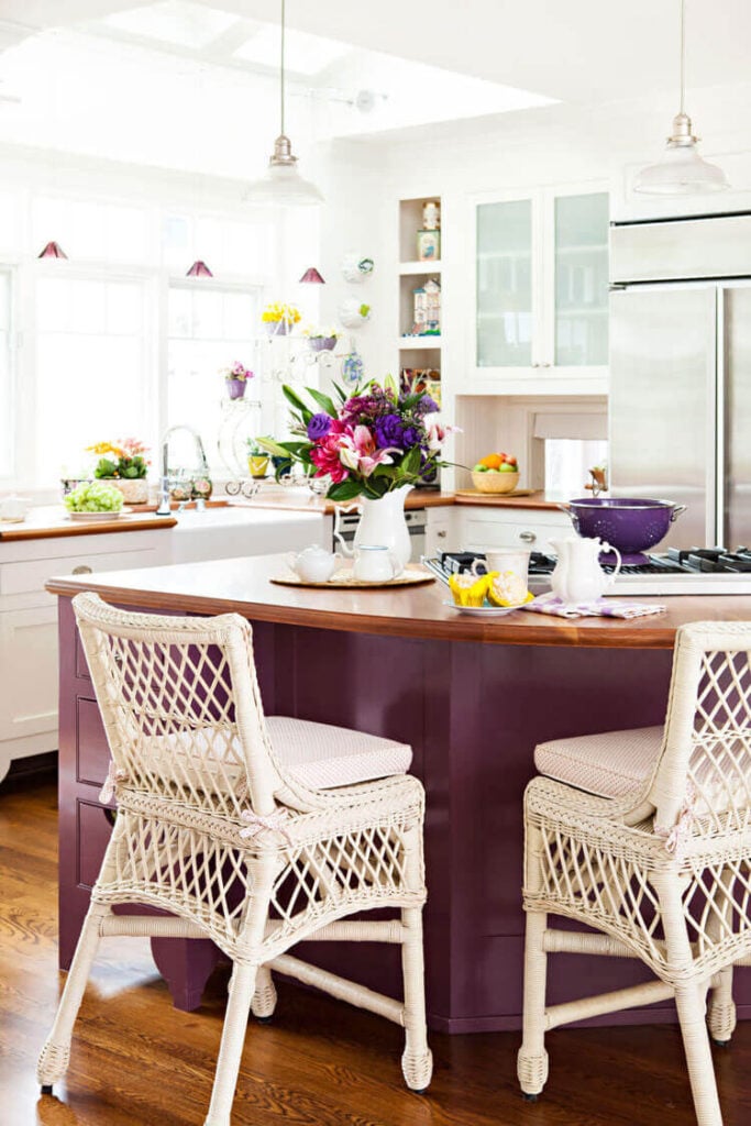 Kitschy Kitchen Ideas Eclectic Vintage Decor Inspiration With Cottage Farmhouse Aesthetic smallhometours.com 23