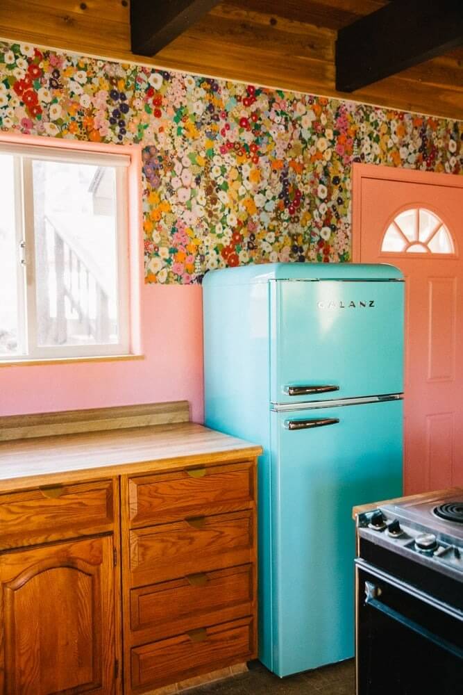 Kitschy Kitchen Ideas Eclectic Vintage Decor Inspiration With Cottage Farmhouse Aesthetic smallhometours.com 3