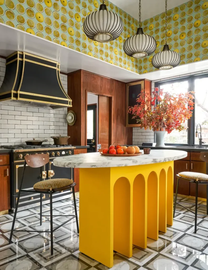 Kitschy Kitchen Ideas Eclectic Vintage Decor Inspiration With Cottage Farmhouse Aesthetic smallhometours.com 4 1
