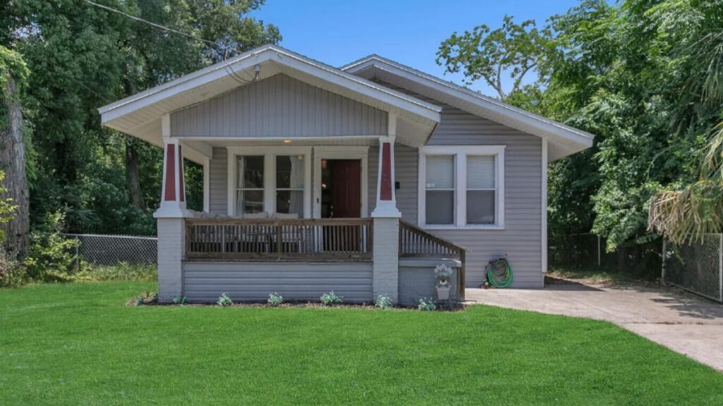 0452 44463380 traditional house plan zillow smallhometours.com 15