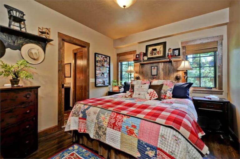 Peek Inside this Picture-Perfect Rustic 2-Bedroom Log Cabin (1,362 Sq ...