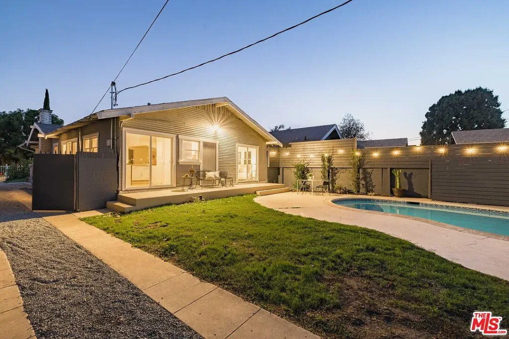 0498 20574125 bungalow houseplan zillow smallhometours.com 2