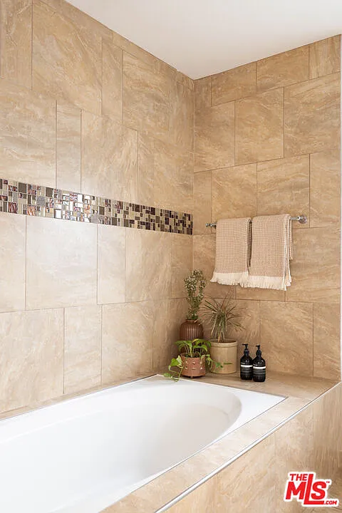 0498 20574125 bungalow houseplan zillow smallhometours.com 8