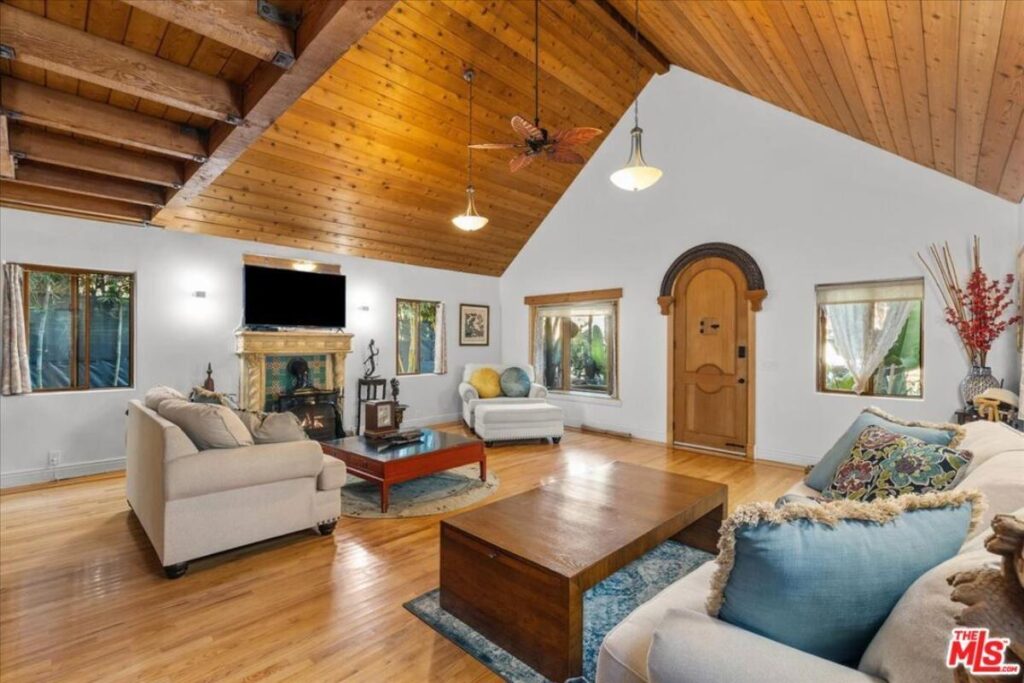 0501 6742859 House Plan Redfin smallhometours.com 16