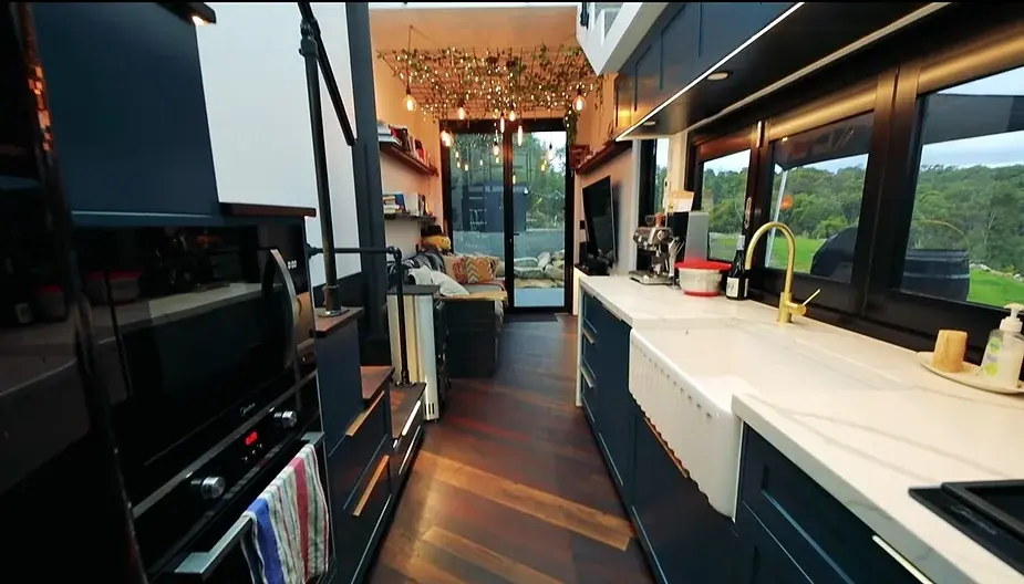 0239 Ultra modern tiny house will blow your mind smallhometours.com 3