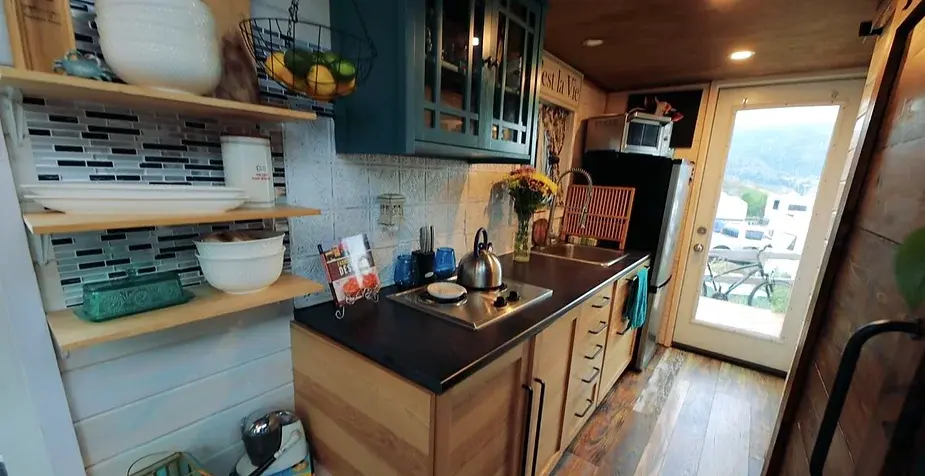 0252 Wild tiny house adventure by mother and daughter smallhometours.com 5