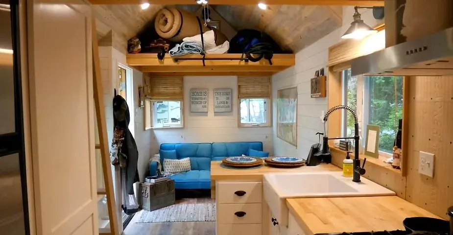 0254 Magnificent tiny house for a vivacious retired cop smallhometours.com 5
