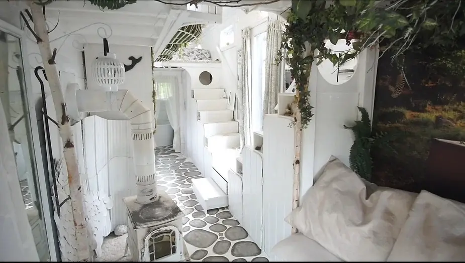 0255 Mykonos island into a tiny house smallhometours.com 7