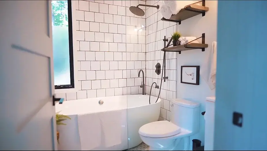 0256 Luxury container home that everybody dreams about smallhometours.com 1