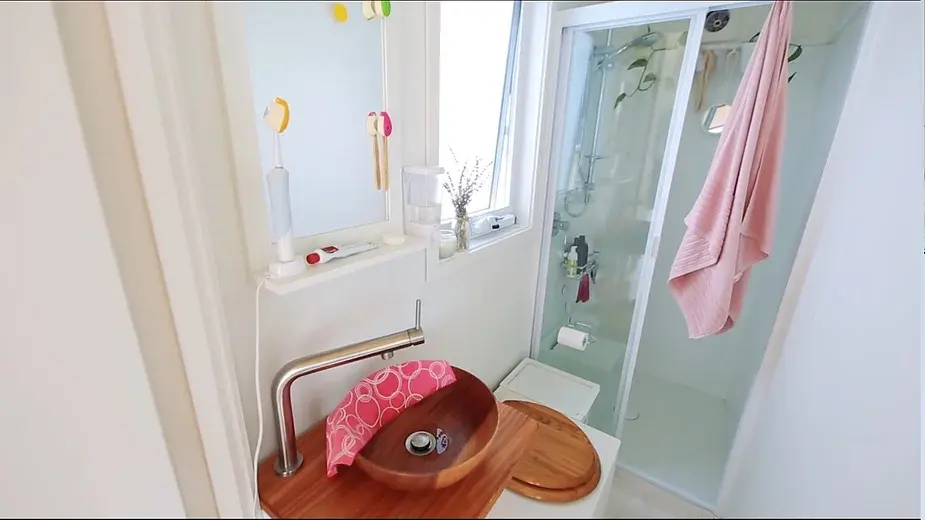 0257 I should call it Dolly womans dream tiny house smallhometours.com 1