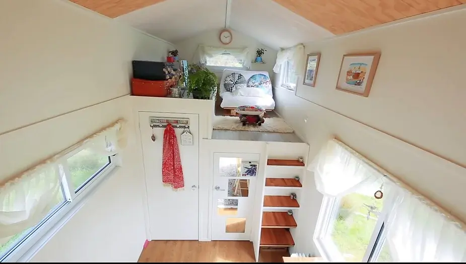 0257 I should call it Dolly womans dream tiny house smallhometours.com 2