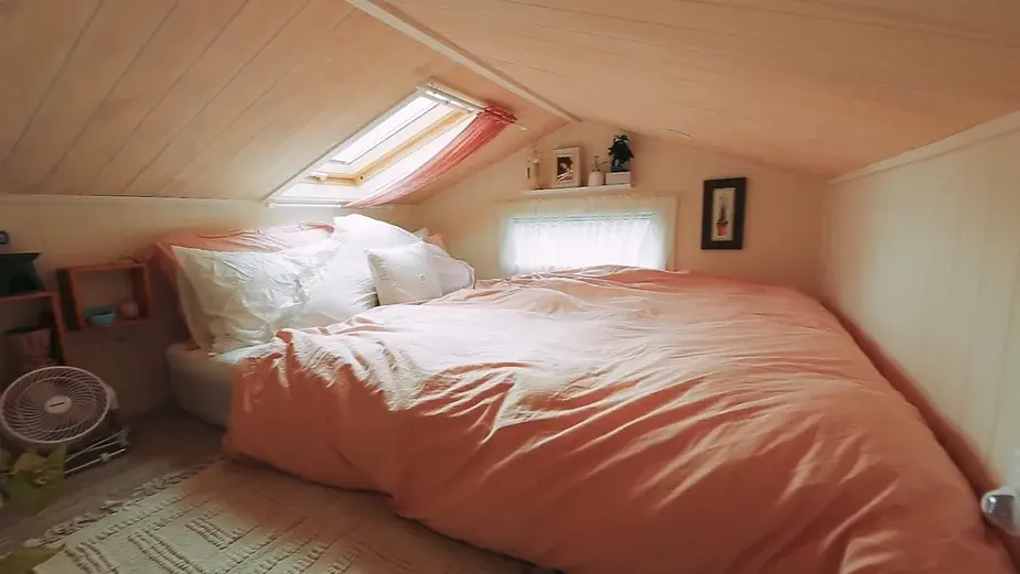 0257 I should call it Dolly womans dream tiny house smallhometours.com 4