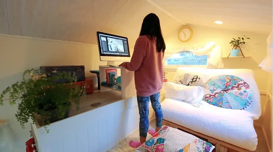 0257 I should call it Dolly womans dream tiny house smallhometours.com 8
