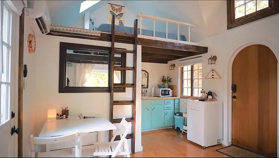 0258 Tiny house that you need to visit in Tennesse smallhometours.com 2