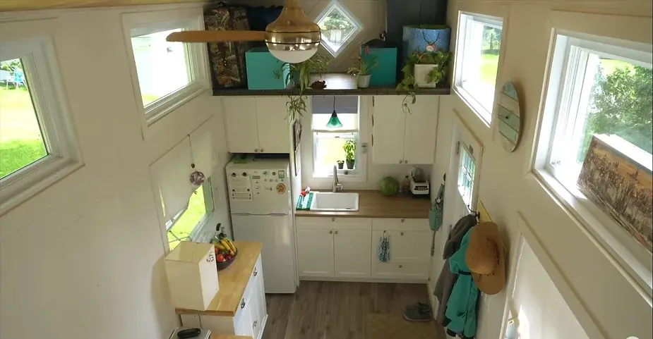 0262 Living in a tiny house to achieve financial freedom smallhometours.com 3