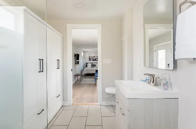 0269 Fresh and modern 40ft container home smallhometours.com 2