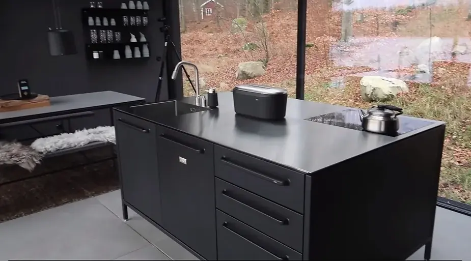 0272 A peaceful tiny house hideaway awaits you in the Swedish woods smallhometours.com 5