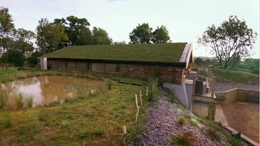 0273 Beautiful eco home built with the footprint of an old reservoir smallhometours.com 4