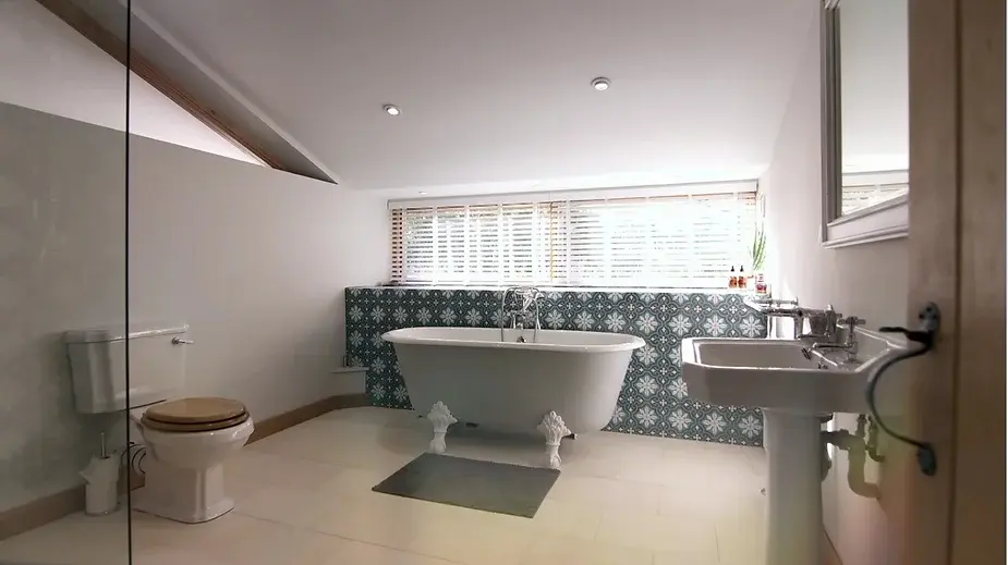 0273 Beautiful eco home built with the footprint of an old reservoir smallhometours.com 7