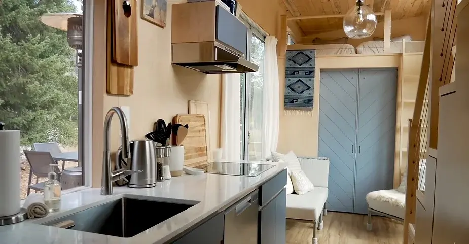 0277 Vacation tiny home in the mountains expands to the outdoors sleeps 6 smallhometours.com 5