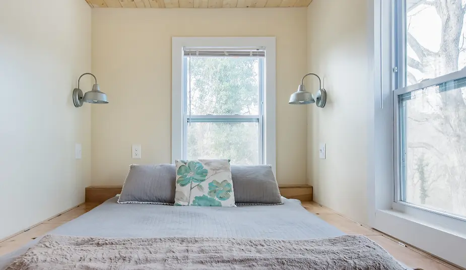 0279 Looking for a quaint tiny home to escape to for a weekend getaway smallhometours.com 5