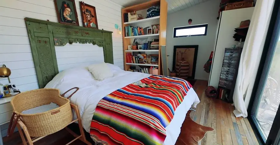 0280 Interior designer create his own colourful tiny house smallhometours.com 4
