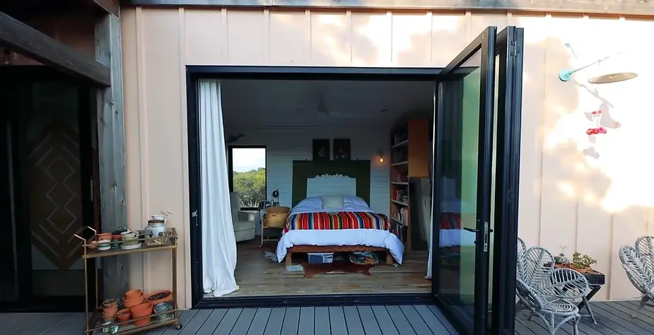 0280 Interior designer create his own colourful tiny house smallhometours.com 7